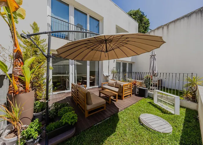 Luxury Garden Apartment