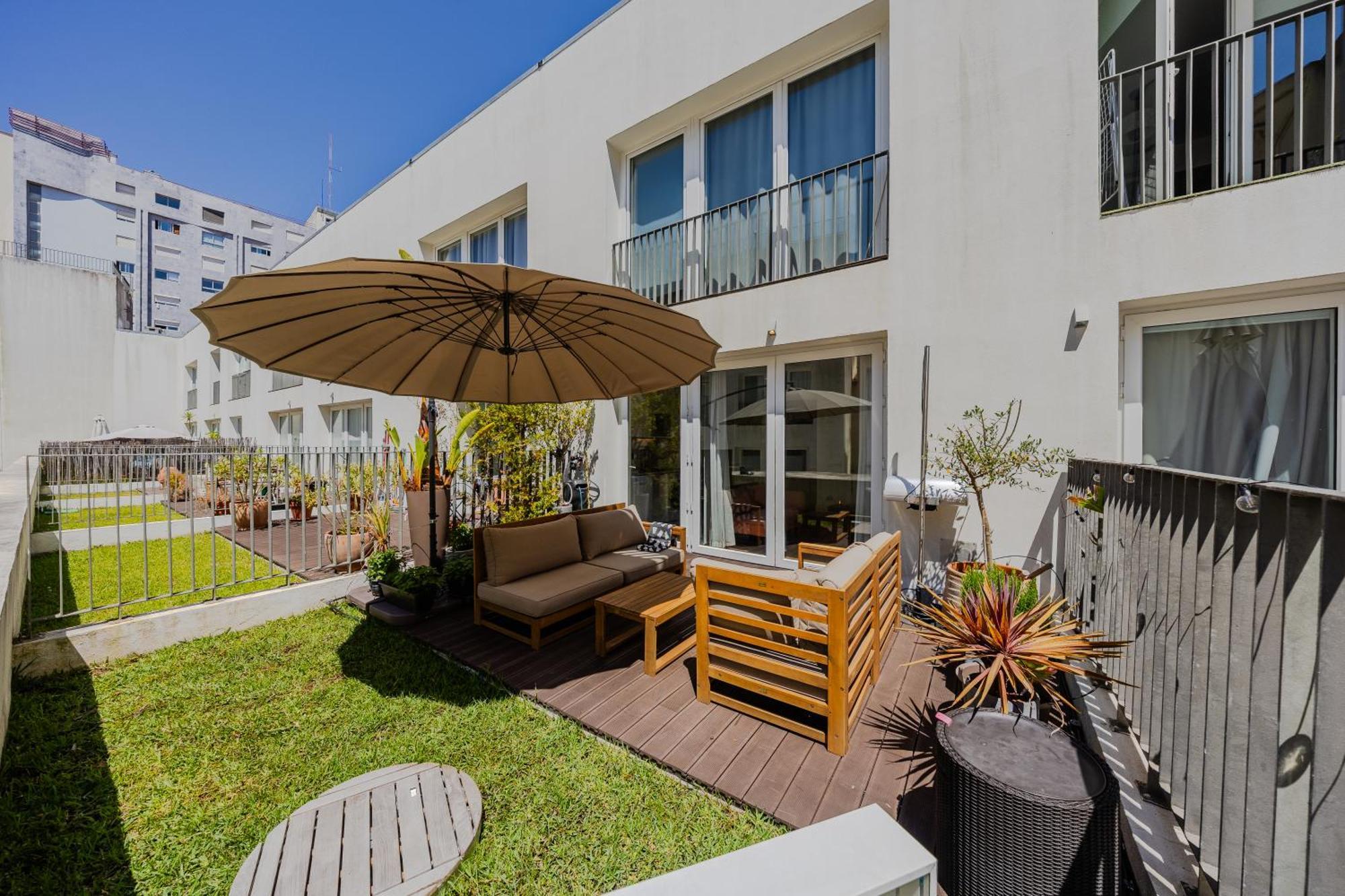 Luxury Garden Apartment